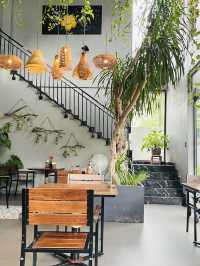 🌿 Nối Café, Da Nang – Where Time Slows in a Vietnamese Courtyard 🕰️☕