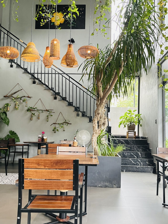 🌿 Nối Café, Da Nang – Where Time Slows in a Vietnamese Courtyard 🕰️☕