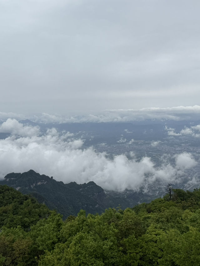 Nature and Wonder: Phenomenal Sea of Clouds at Tianmen Mountain and the Grandeur of 72 Qilou