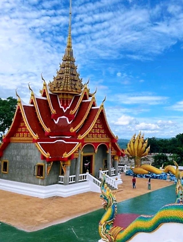 วัดผาตากเสื้อ หนองคาย คุณควรมาขอพรสักครั้ง 