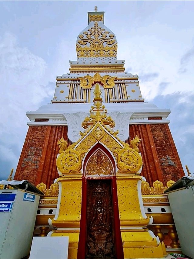วัดพระธาตุพนมวรวิหาร สายมูควรมาสักการะสั้งครั้ง