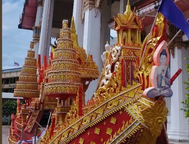 Visit the Majestic Reclining Buddha at Wat Hat Yai Nai