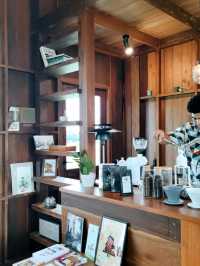☕ ดอกไม้ประตูแจกัน วิลเลจ คาเฟ่ไทรน้อย นนทบุรี