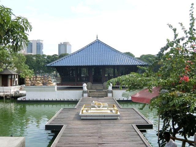 【スリランカ🇱🇰コロンボ】シーマ・マラカヤ寺院