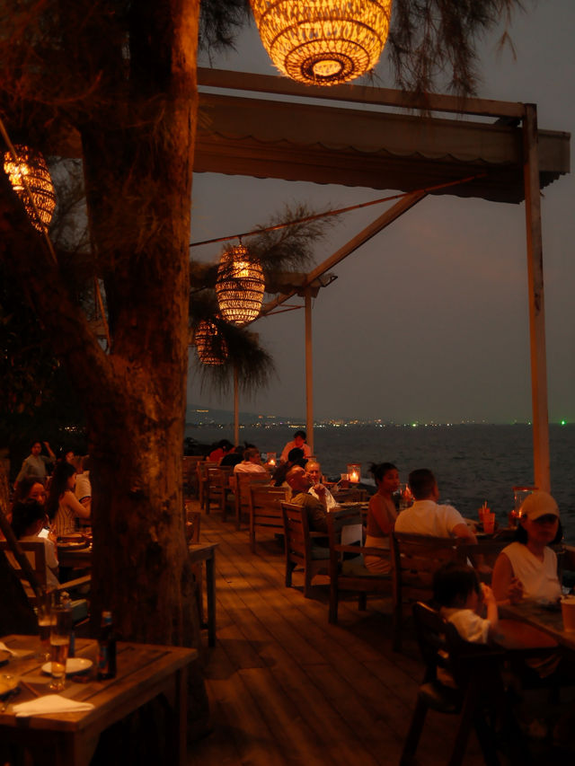 富國島必去日落餐廳《On the Rock》在懸崖邊看着夕陽和海景吃晚餐