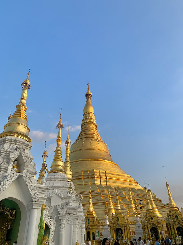สักครั้งในชีวิตต้องมาเจดีย์ชเวดากอง