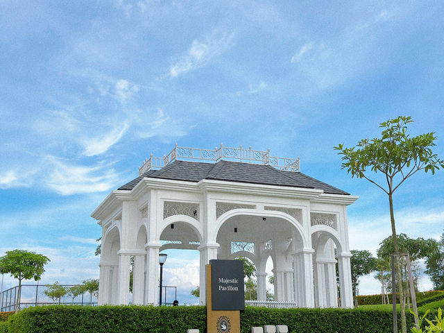 Majestic Pavilion – Where Elegance Meets Nature 