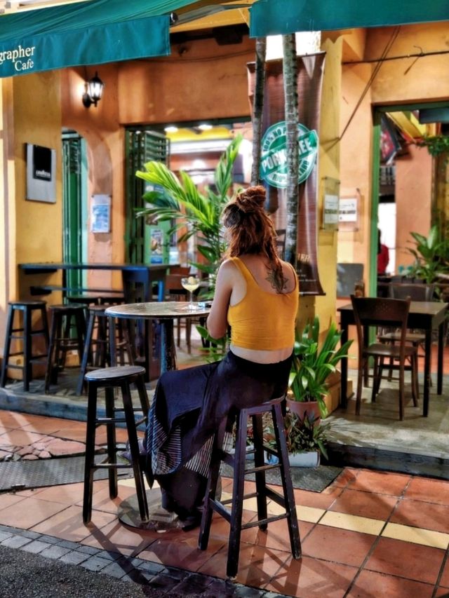 🍕🥦🥃🍢🌶️🫛🍛🍗☕ Malacca Best Nightlife: Live Tunes & Local Flavours at Geographér Café!