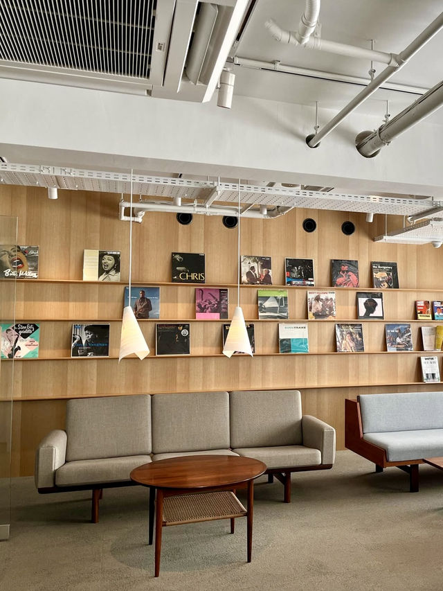 📚 A Literary Escape: The Haruki Murakami Library at Waseda