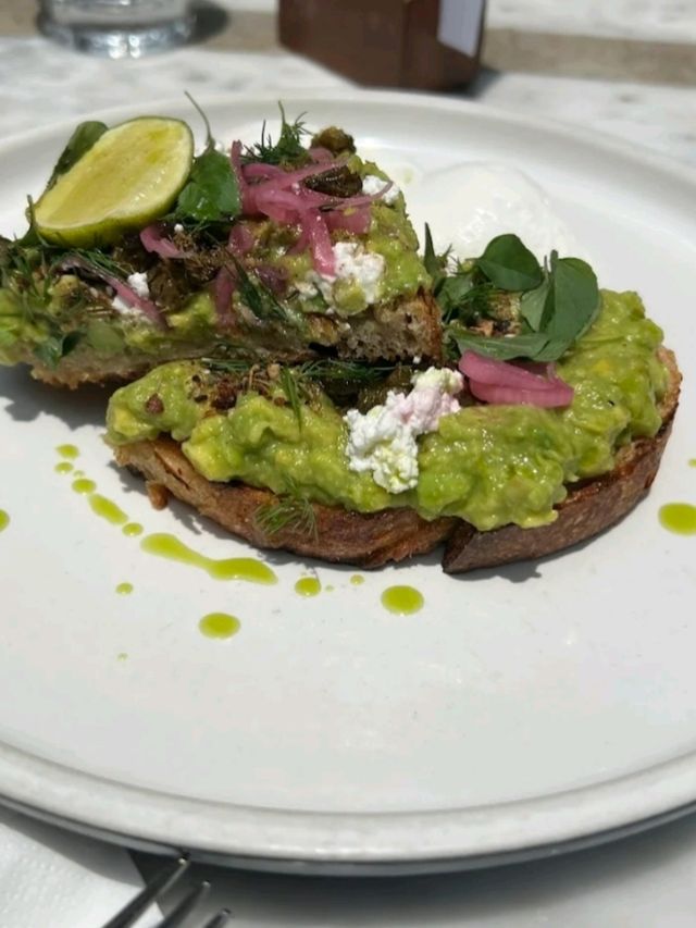 CAFÉ WITH GOOD BREAKFAST SANDWICHES AND COFFEE.