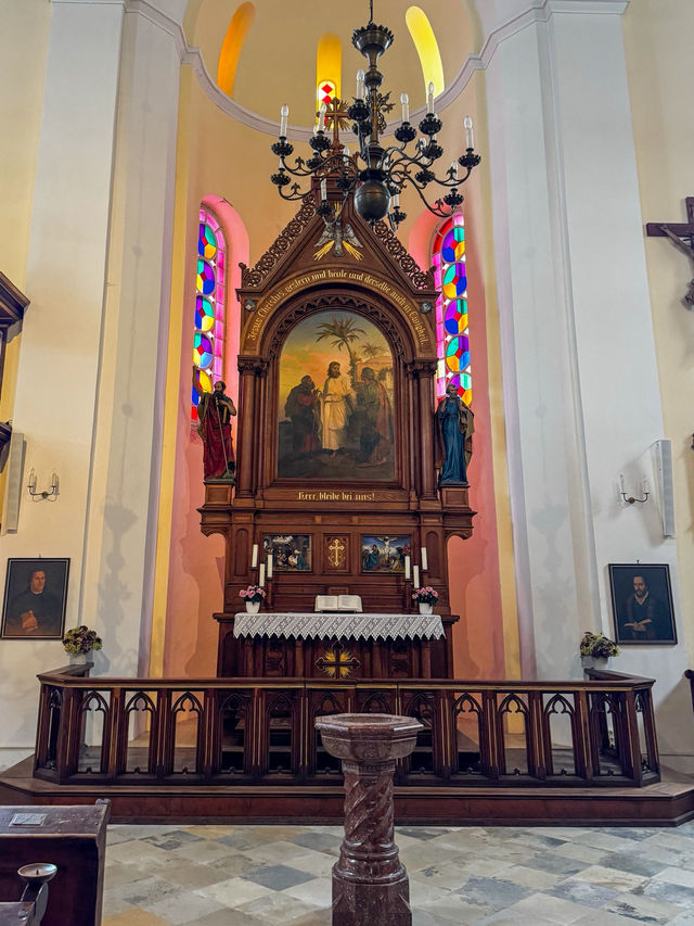 Snowy Strolls in a Fairytale Village – Hallstatt in Late Autumn