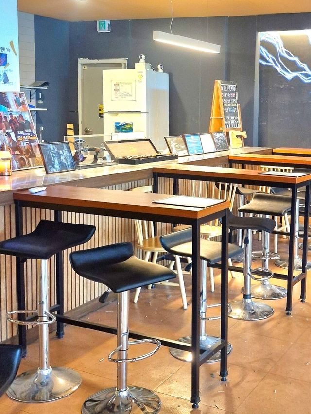 ๋์ง๋ ์๊ฐ ์คํธ๋ ์ค๊ฐ ์ฆ๋ฐํ๋ ๊ณณ, ์ฌ๊ธฐ ์ง์ง ์ฐ์ด๋ค๐ช ๋์ง๋ ์๊ฐ ์คํธ๋ ์ค๊ฐ ์ฆ๋ฐํ๋ ๊ณณ, ์ฌ๊ธฐ ์ง์ง ์ฐ์ด๋ค๐ช