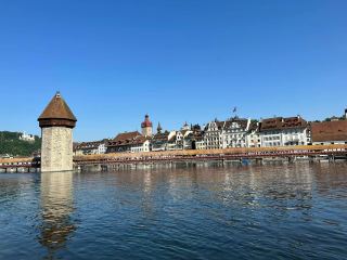 瑞士琉森分享 聖萊奧德伽爾教堂 琉森湖 卡佩爾木橋