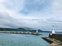 《星砂灣的雙燈塔海景，美得像沖繩一樣迷人》