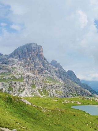 Taking You to See the "Twin Lakes" in the Dolomites Valley.