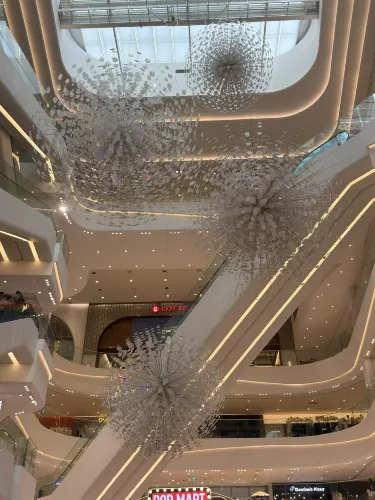 하노이 쇼핑 명소 추천: 롯데몰 웨스트레이크(Lotte Mall West Lake)를 만나보세요.