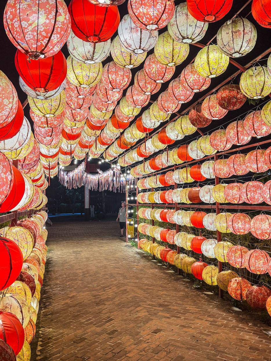 🏮 Don’t Come to Hoi An Memories Show at 8 PM — Come Earlier