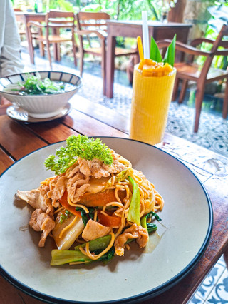 This Hidden Pasta Gem in China Is Calling Your Name 🇨🇳🍝