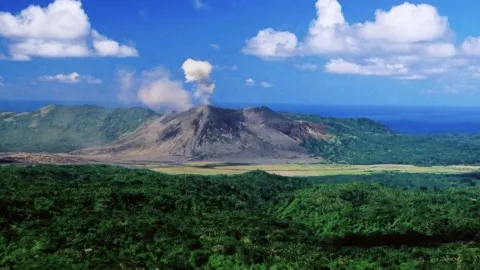 วานูอาตู (Vanuatu) เป็นประเทศหมู่เกาะในมหาสมุทรแปซิฟิกใต้ มี — traveler post in วานูอาตู