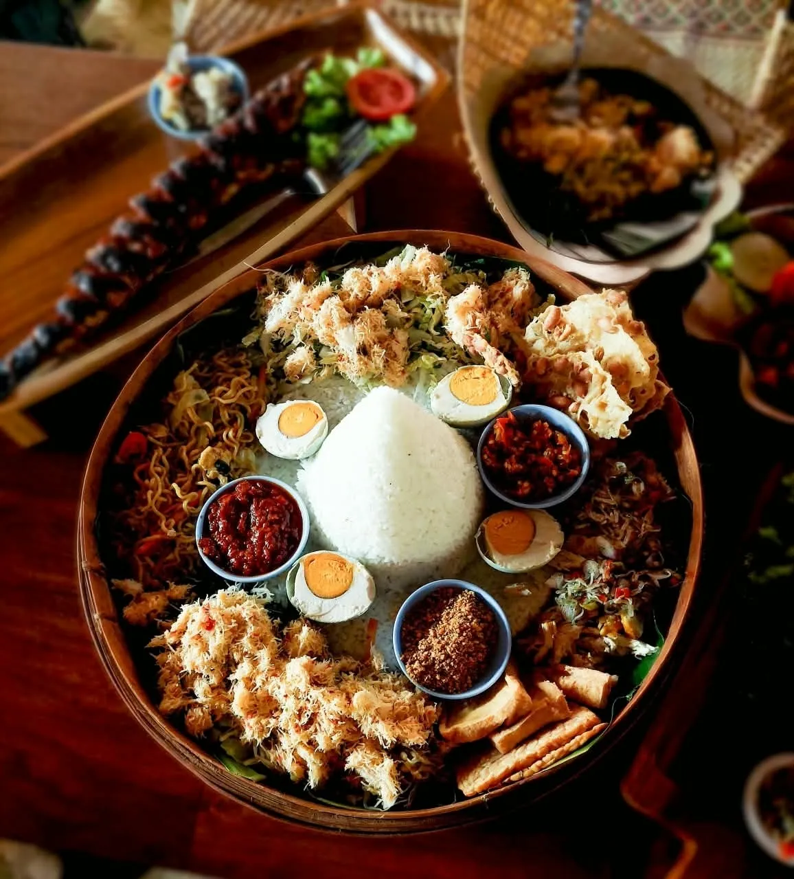 【Yogyakarta’s Legendary Spot】The Perfect Stop for Your Two-Temple Day Trip! Giant Portions at The Waroeng of Raminten.