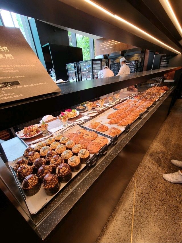 🌟 Inside the Coffee Wonderland: Shanghai Starbucks Reserve Roastery ☕✨
