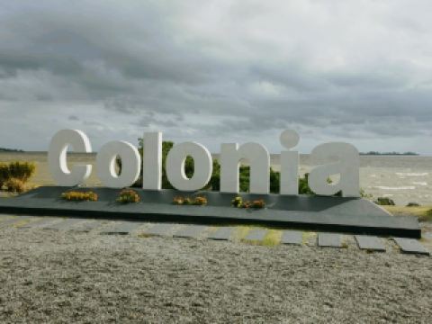 コロニアのランブラを歩く — ゆっくりと、そよ風に吹かれ、穏やかに