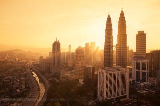 🇲🇾 Malaysian Borneo in 2026: Orangutans, Ancient Caves & the Jungle Railway
