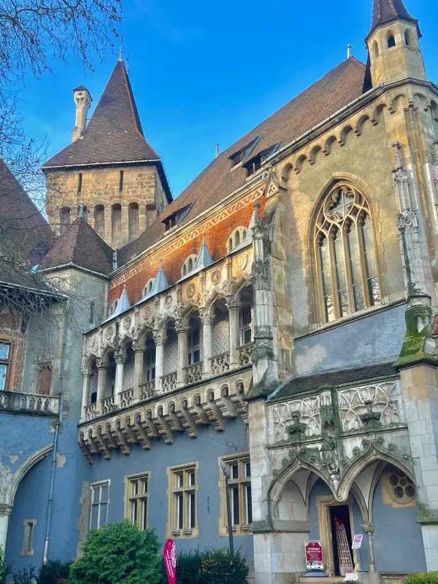 Places worth visiting in Budapest: Vajdahunyad Castle.