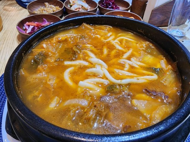 여행중이라면 빠질 수 없는 국뽕!! 한식당.. "TENS"