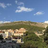 杜布羅夫尼克的羅維里耶奈克要塞（Fort Lovrijenac）——亞得里亞海上的雄偉堡壘