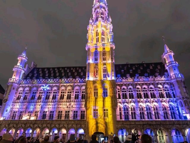 ชมแสงสีคริสต์มาสสุดอลังการที่จตุรัส Grand Place
