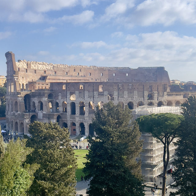 Gazing upon the Colosseum 