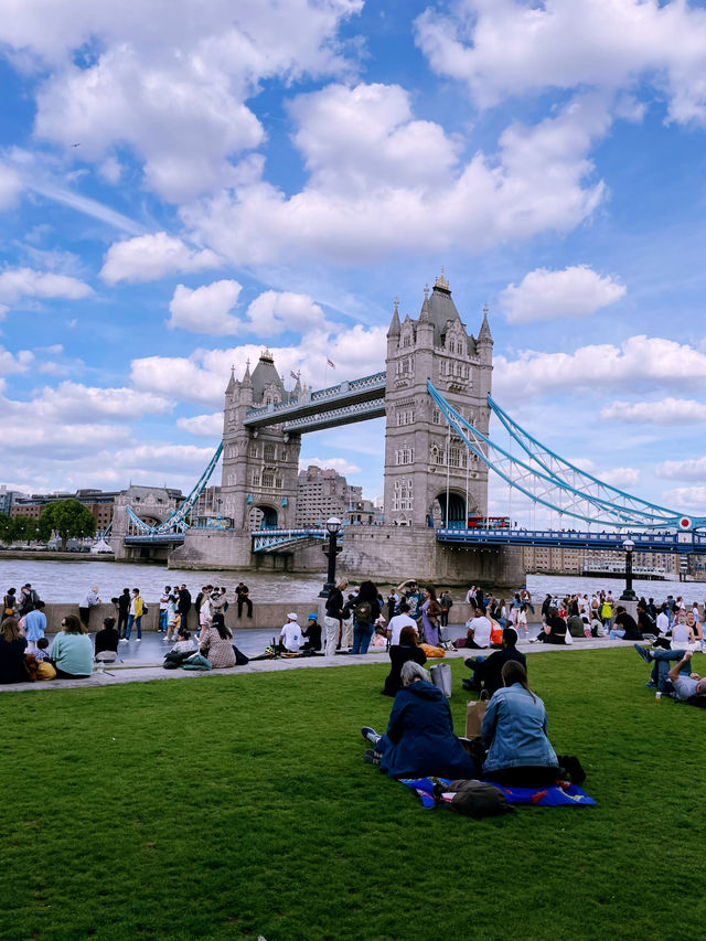 🇬🇧London’s Tower Bridge & Bermondsey: A Walk Through History & Hidden Gems 🌉✨ 
