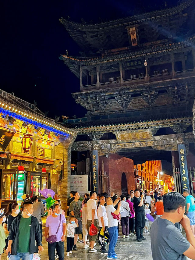 Pingyao After Dark: Lanterns, Neon & a Surprise Gold Fix