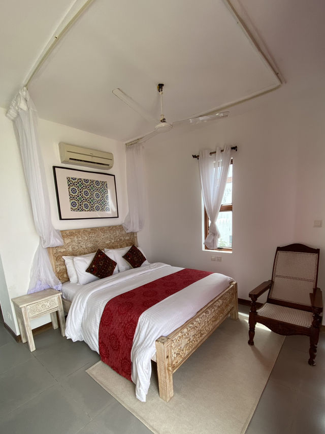 4bedroom all en-suite villa, first row from the beach