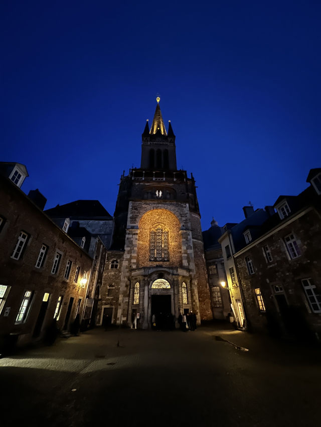 🏰✨ Aachener Dom – Germany’s First UNESCO World Heritage Site and the Heart of European History ✨⛪