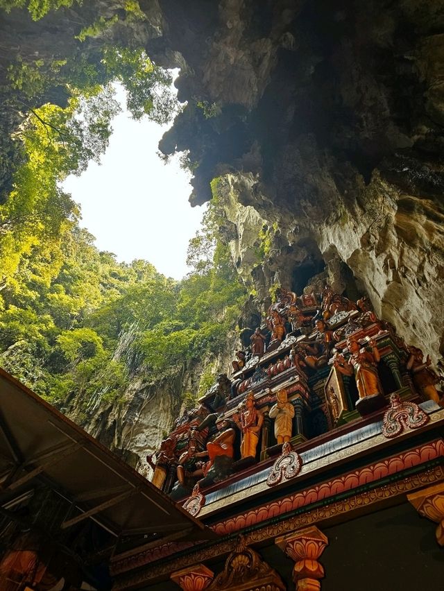 ⛰️ Batu Caves – A Spiritual and Cultural Landmark