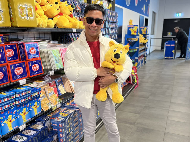  “Kids and grown-ups love it so – the happy world of Haribo!” 🇩🇪✨ 