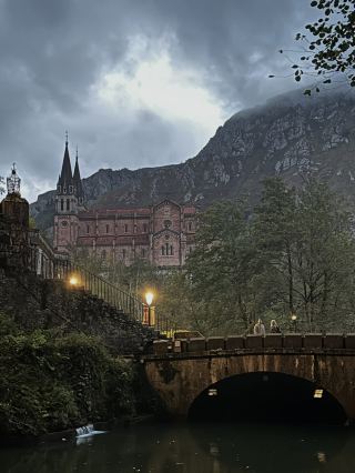 covadonga basilica & holy cave, asturias ⛪️⛰️