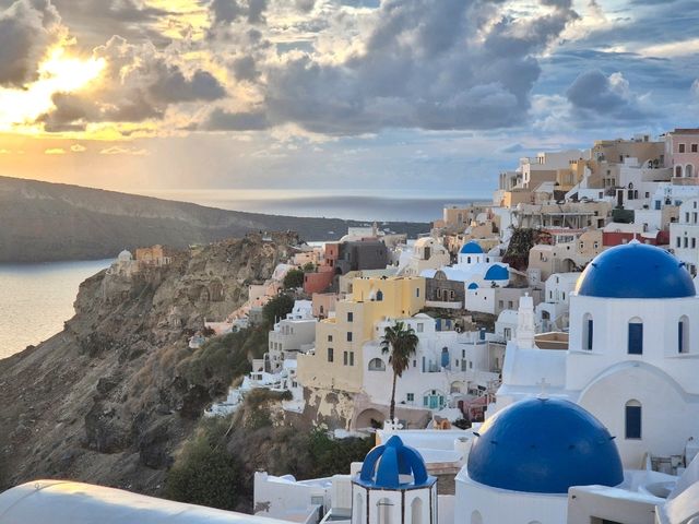💙⛪ The Iconic Churches of Oia: Blue Domes That Define Santorini