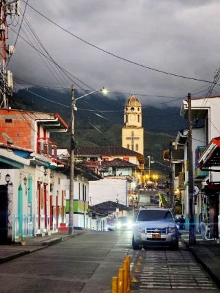 Salento Central Square — The Calm Heart of the Coffee Region 🏘️🌿