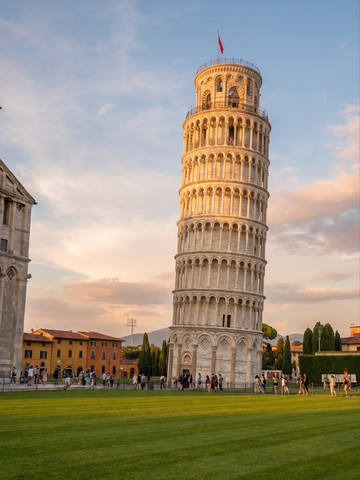 象徴的な傾き：イタリア、ピサの斜塔🇮🇹✨ | Trip.com ピサ