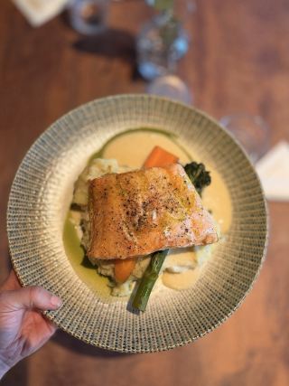 Must-visit food stalls in Leknes | DIGG Lofoten restaurant experience 🍴✨