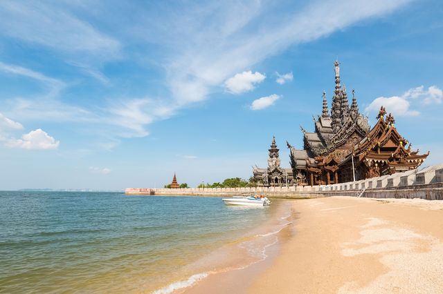 Is this Pattaya, the most beautiful beach in Thailand?