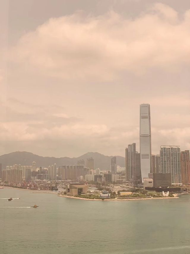 Hong Kong's most cost-effective sea view rooms, ibis Hong Kong Central and Sheung Wan Hotel.