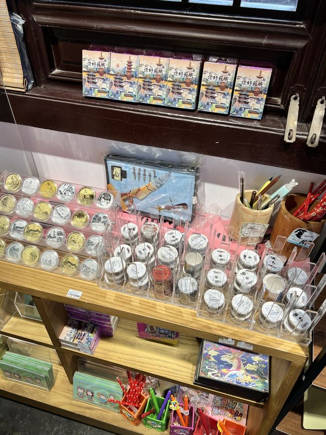 スタンプとお土産が人気「七狸邮局」