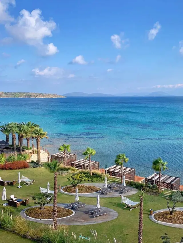 The Reges, a Luxury Collection Resort & Spa in Cesme, a small town on the Aegean Sea in Turkey, is so beautiful!