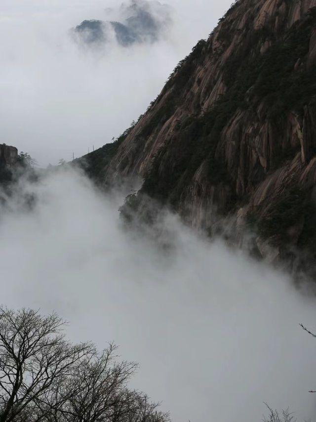 仙境一般的感覺，三月份的黃山！