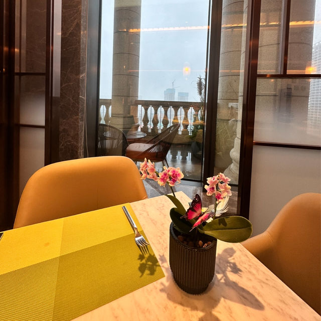 럭셔리한 코스식 호텔 조식 <Oakroom breakfast>