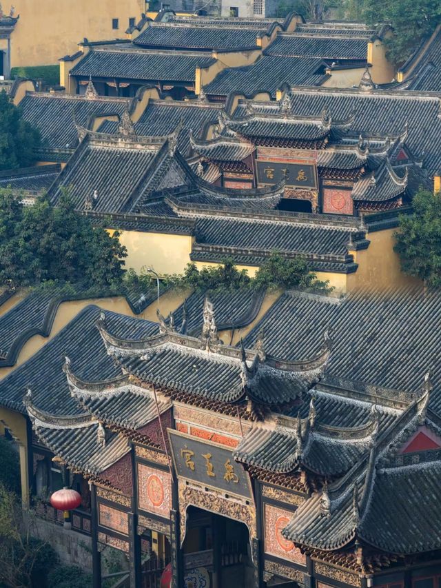去重慶一定要去看看位於山坡上的古建築群